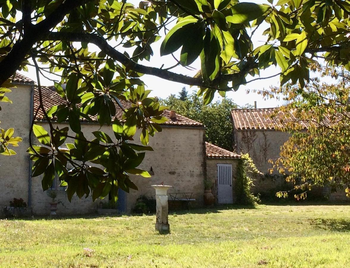 Bed and Breakfast Logis De La Touche Saint-Hilaire-des-Loges Esterno foto