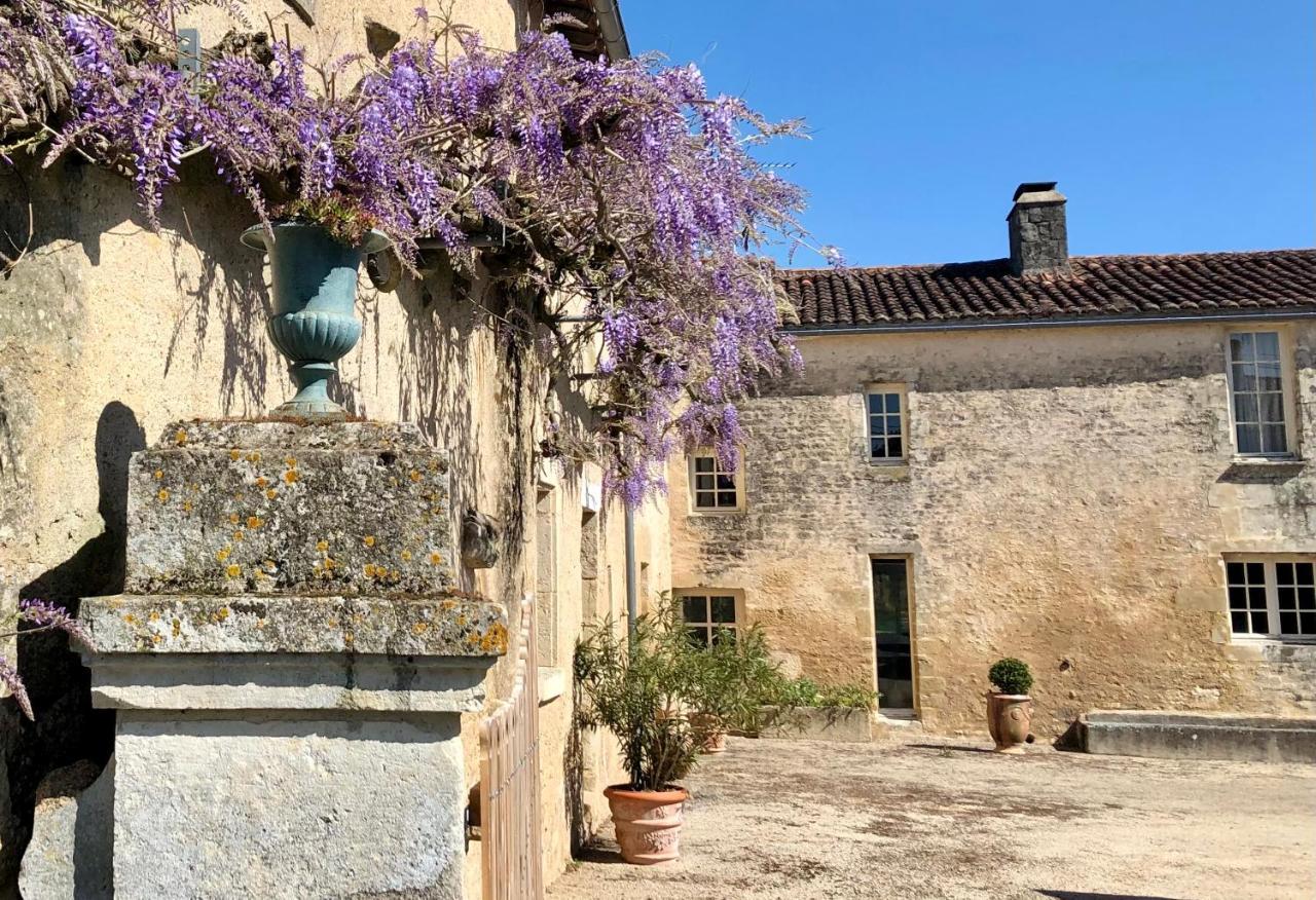 Bed and Breakfast Logis De La Touche Saint-Hilaire-des-Loges Esterno foto